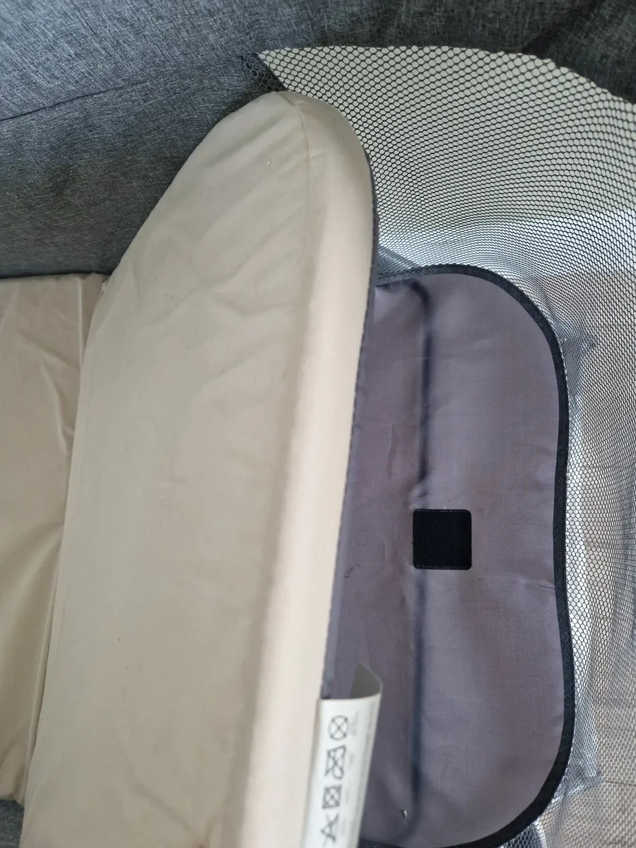 Travel Cot - Image 4