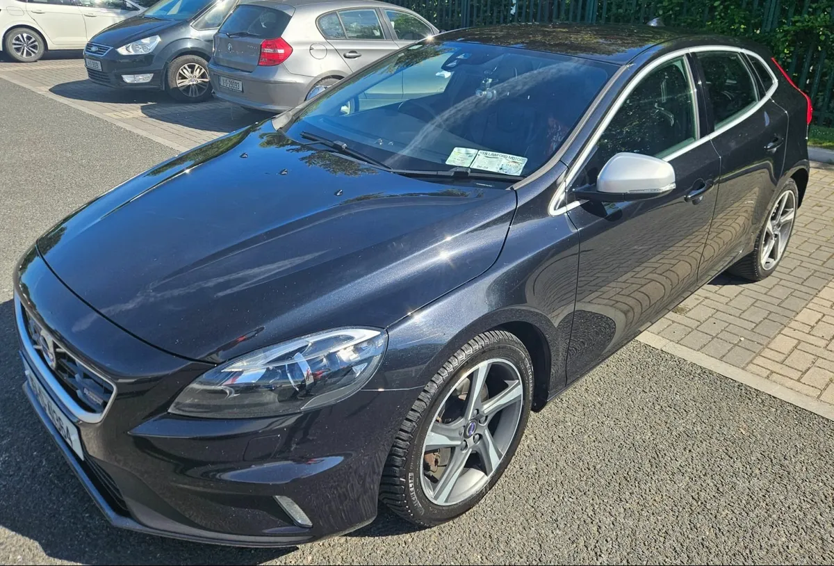 Volvo V40 2015 - Image 2