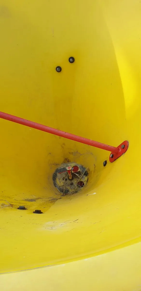 Fertiliser Spreader - Image 3