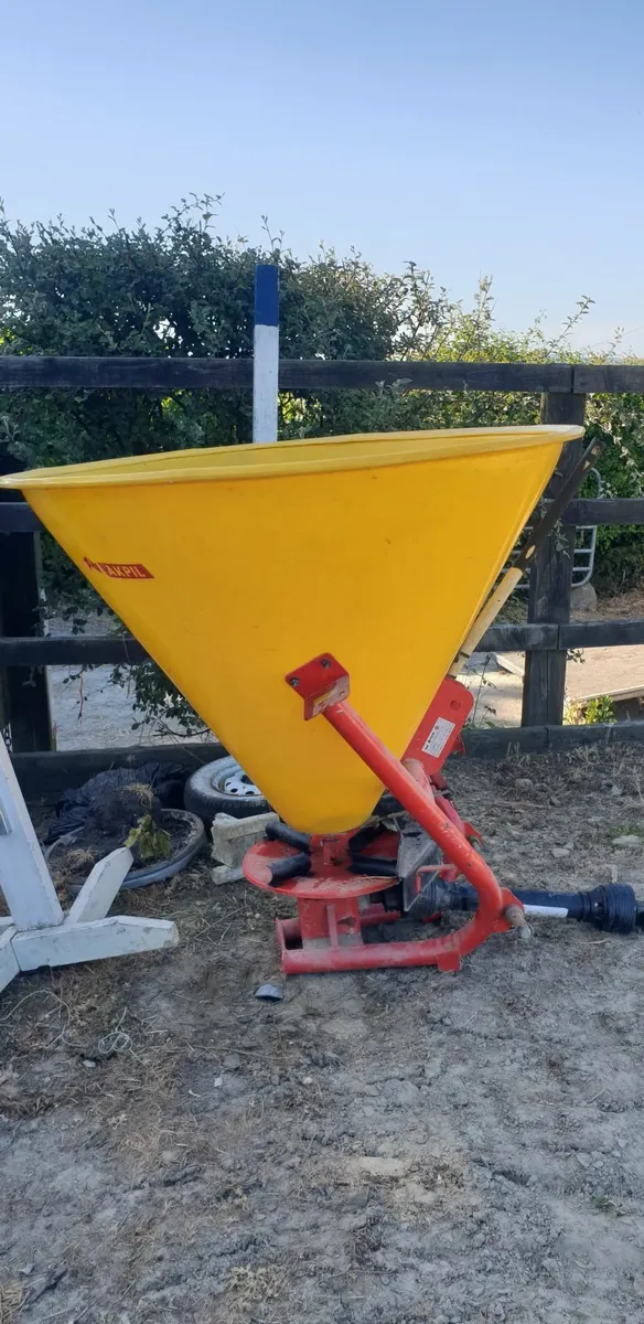 Fertiliser Spreader - Image 1