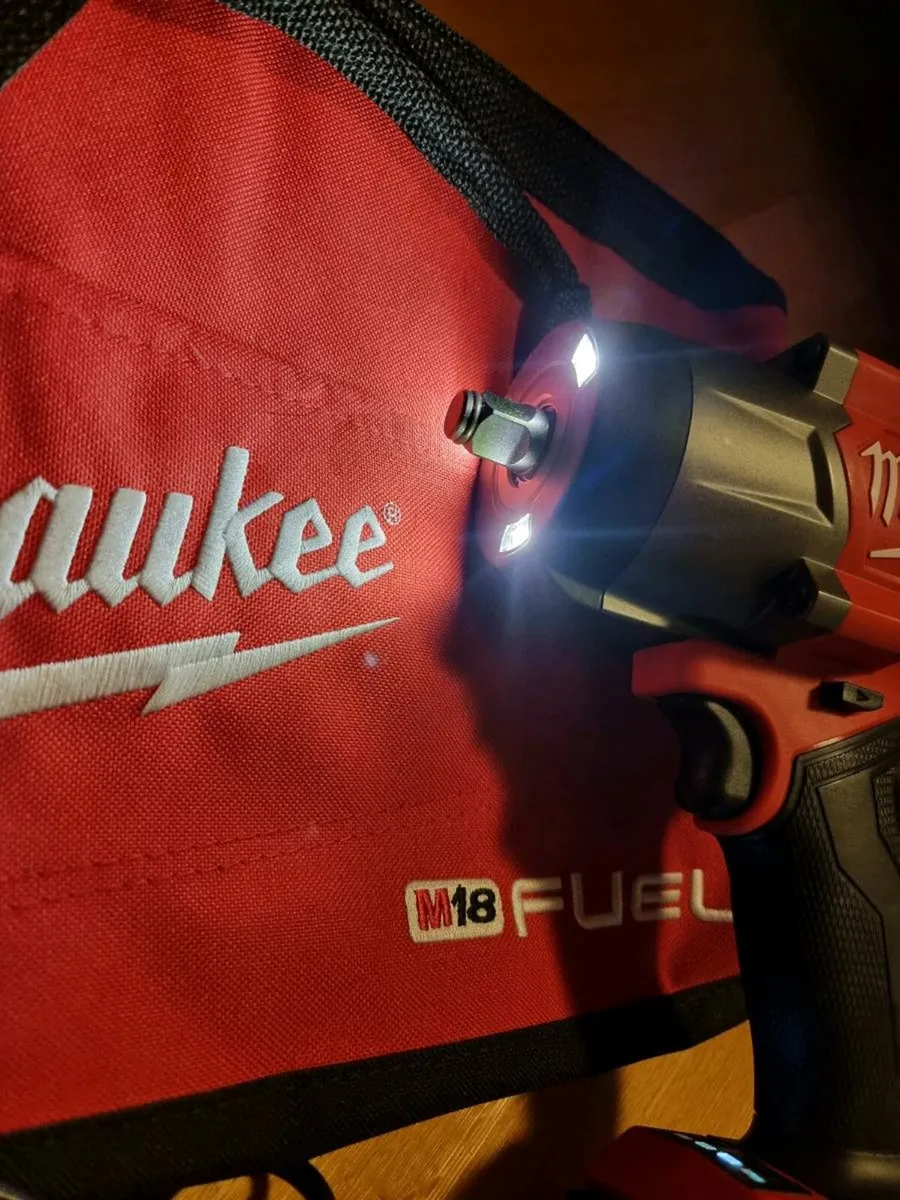 Milwaukee M18 Fuel Gen4 High Torque 1/2' Kit - Image 2