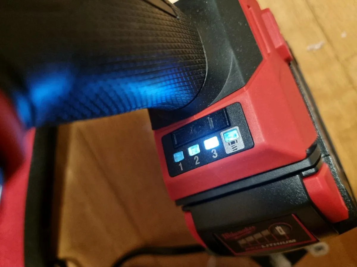 Milwaukee M18 Fuel Gen4 High Torque 1/2' Kit - Image 3