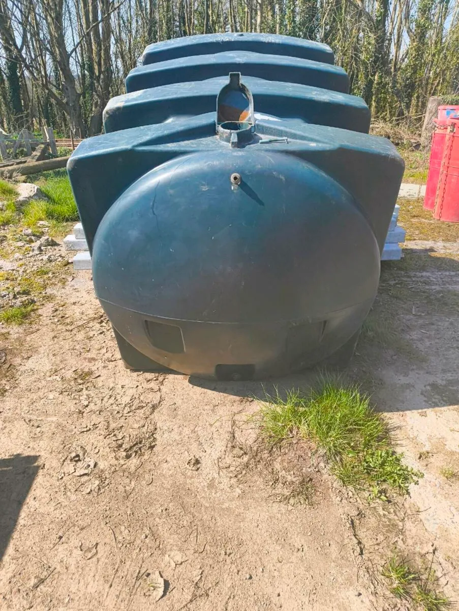 Oil/water tanks - Image 1