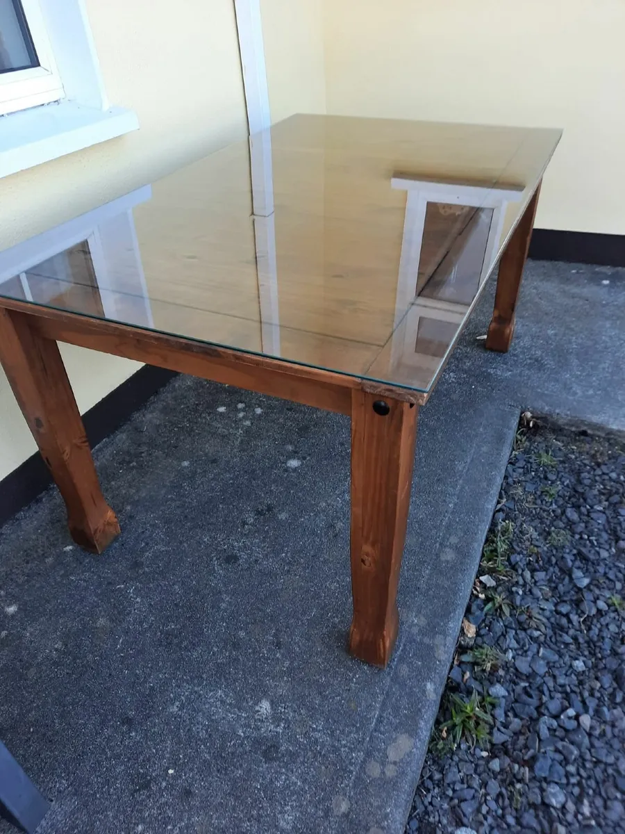Kitchen table and chairs - Image 3