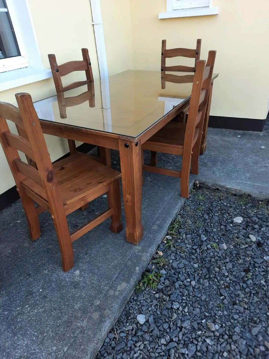 Kitchen table and chairs - Image 4