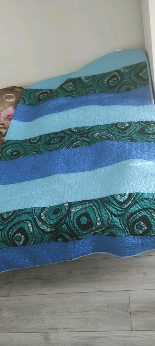 Bedspread ,include two small pillowcases: - Image 2