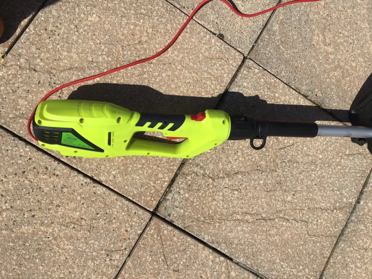 Garden Gear Telescopic Hedge Trimmer - Image 3