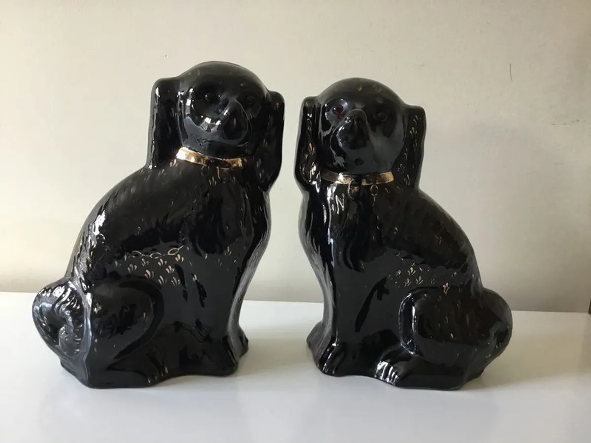 Antique Sadler  black Mantle dogs with glass eyes - Image 3