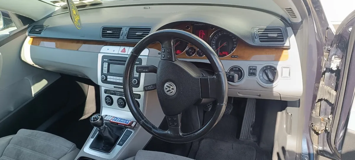 Volkswagen Passat 2007 2.0 FSI petrol - Image 3