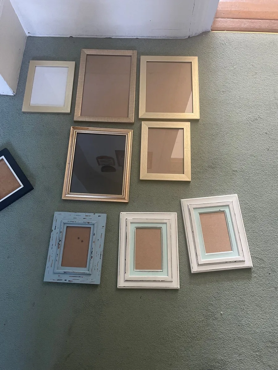 Assorted picture frames - Image 1