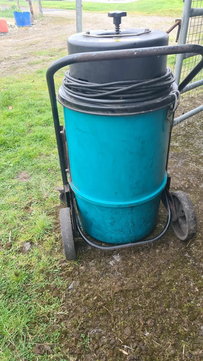 Vacuum - Image 2