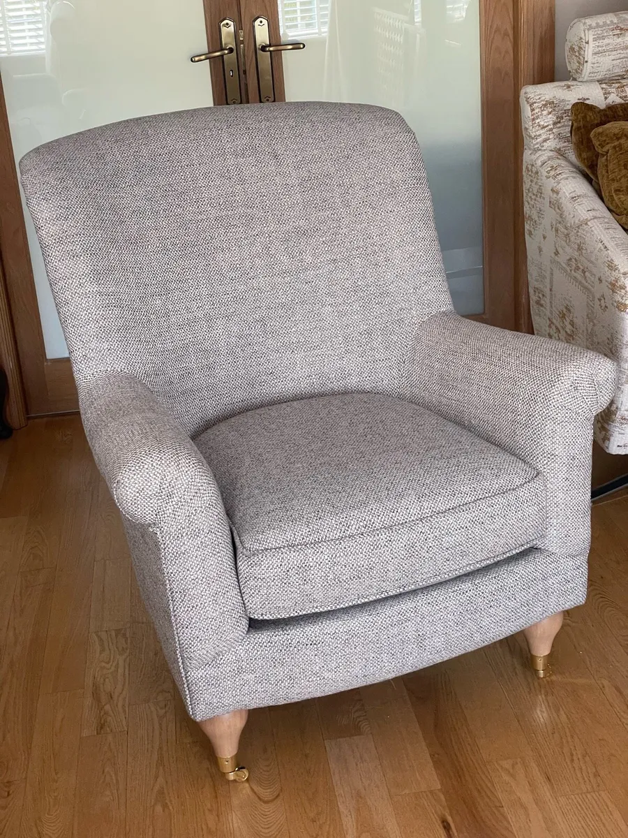 Accent chair - Image 1