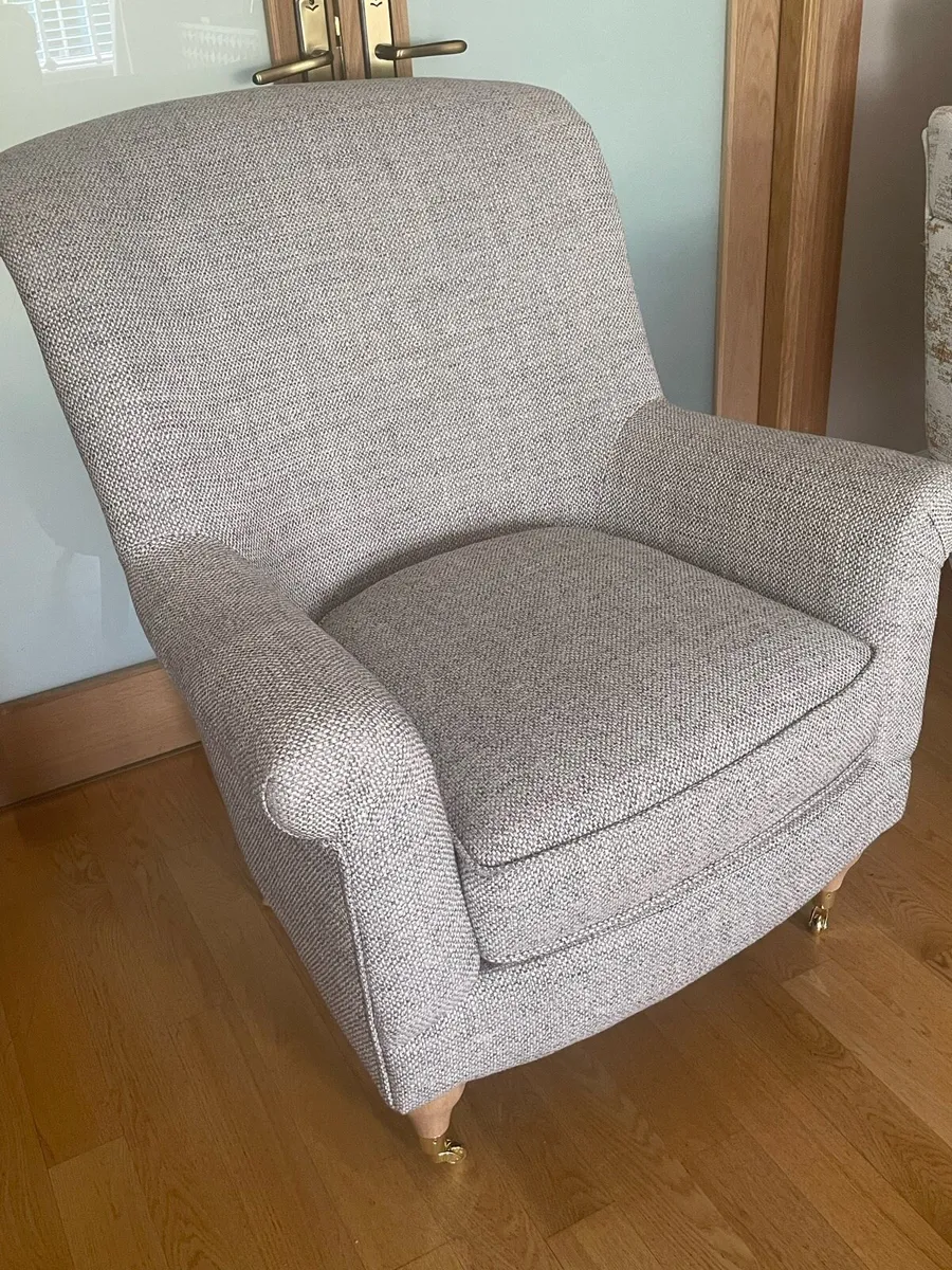 Accent chair - Image 2