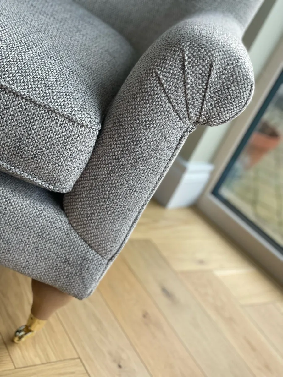 Accent chair - Image 3