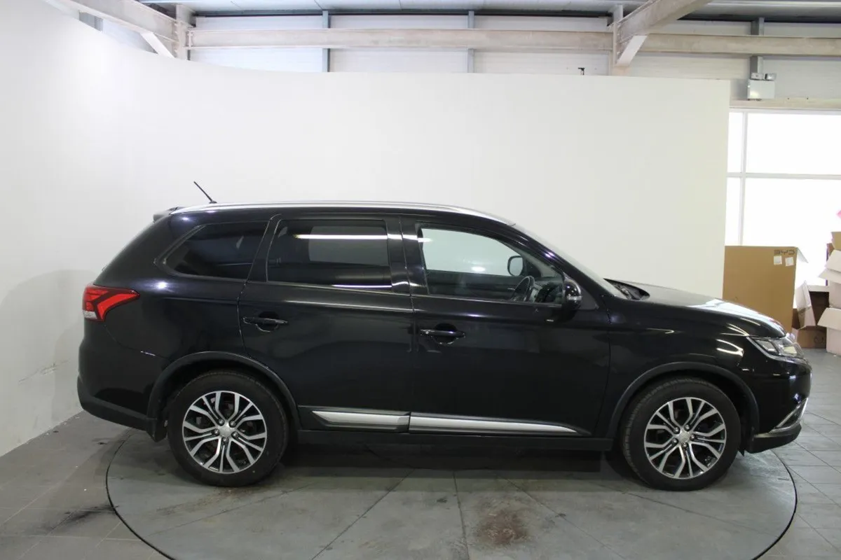Mitsubishi Outlander 2.2 Di-d 150PS Auto 4WD 7-se - Image 4