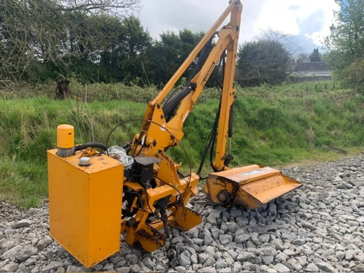 MCCONNEL PA35 FLAIL HEDGER - Image 3