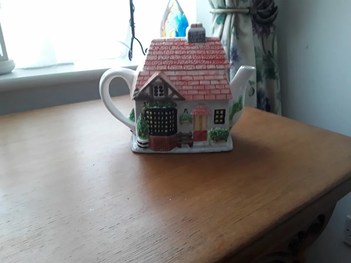 Two ceramic tee pods one which is brand new - Image 3
