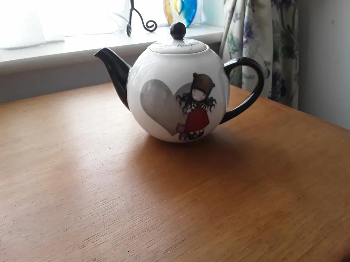 Two ceramic tee pods one which is brand new - Image 1