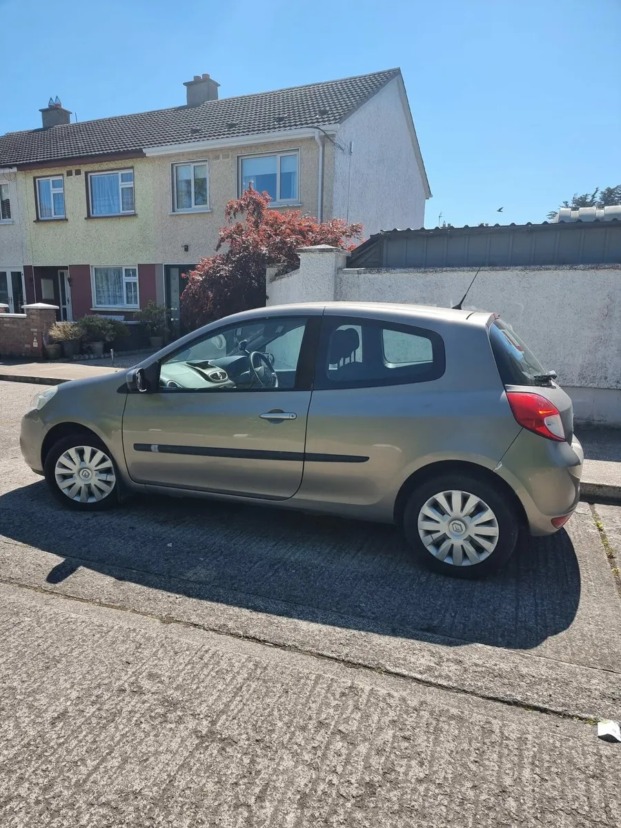 Long NCT and Taxed, 2011 Renault Clio. - Image 2