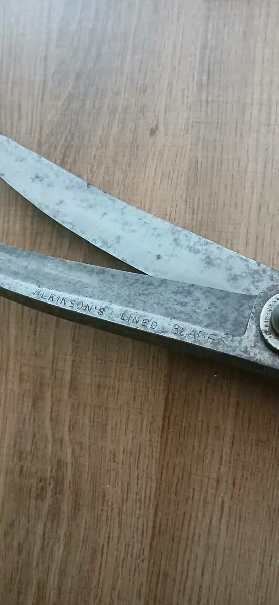 Wilkinson’s Lined Blades Vintage Tailors Scissors - Image 4