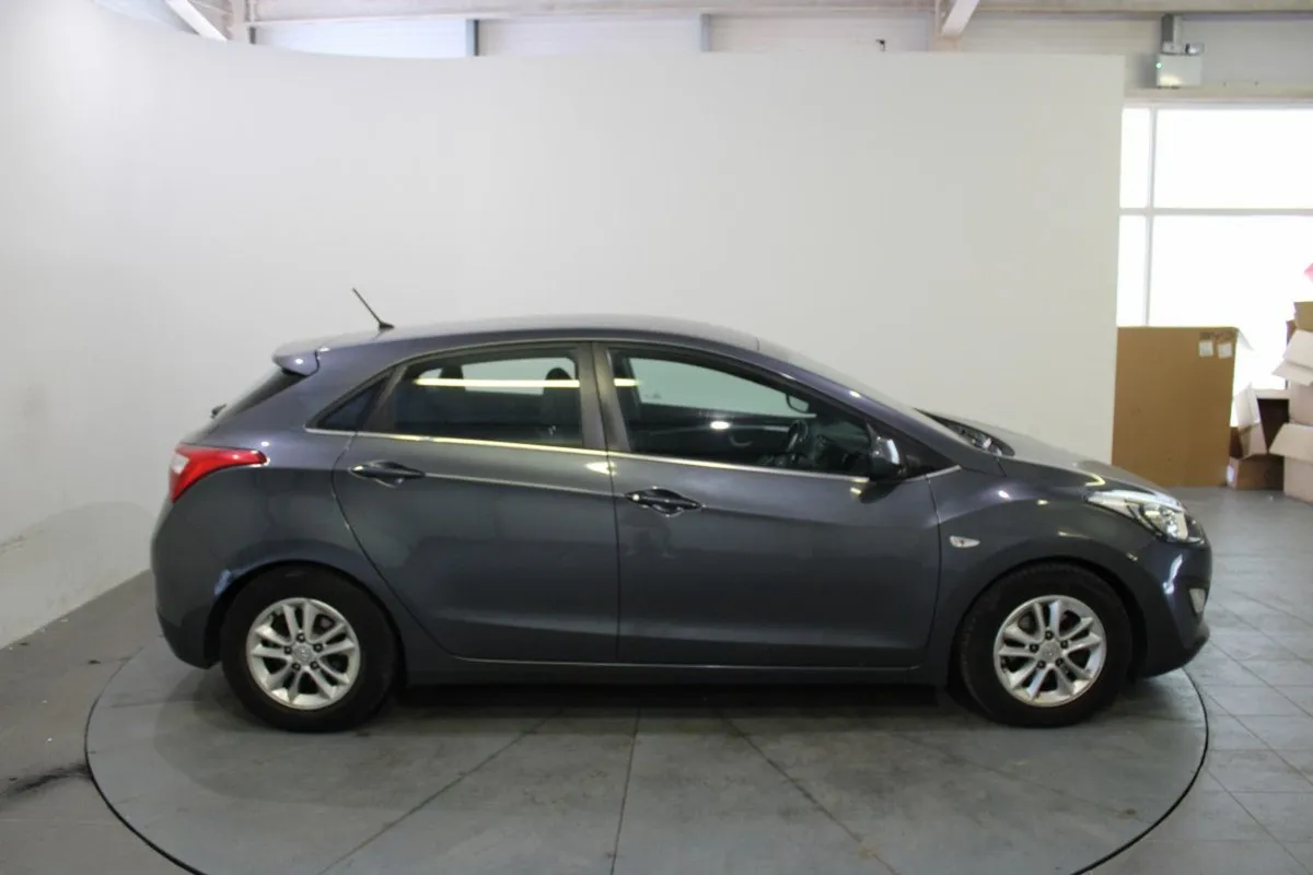 Hyundai i30 1.6 Diesel Deluxe - Image 3