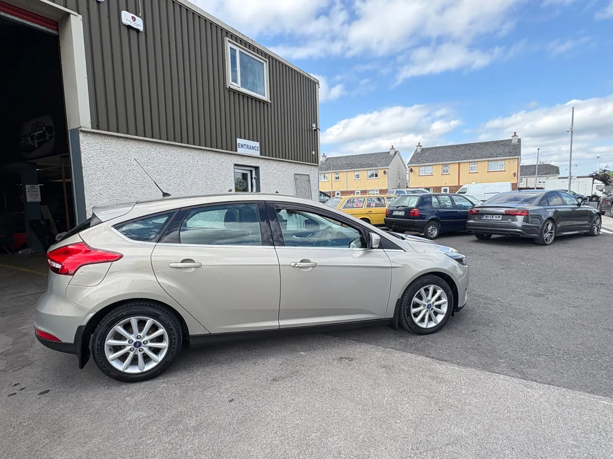 Ford Focus Titanium 2017 - Image 2