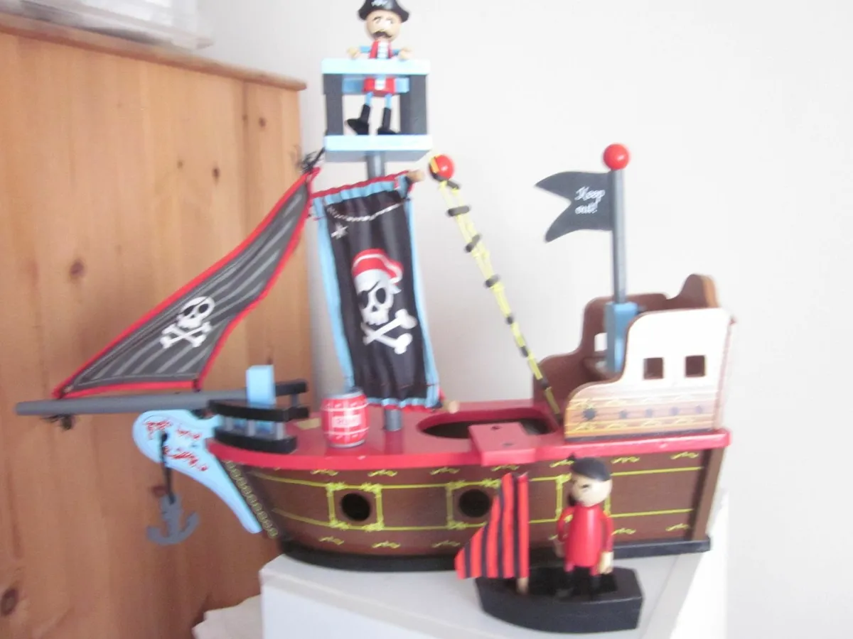 Little Town Wooden Pirate Ship With Pirates - Image 2
