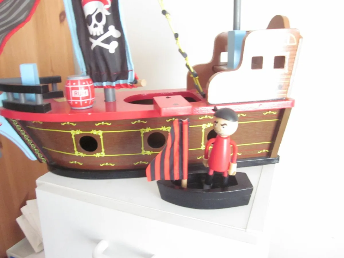 Little Town Wooden Pirate Ship With Pirates - Image 3