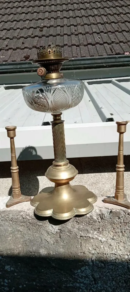 Old oil lamp - Image 1