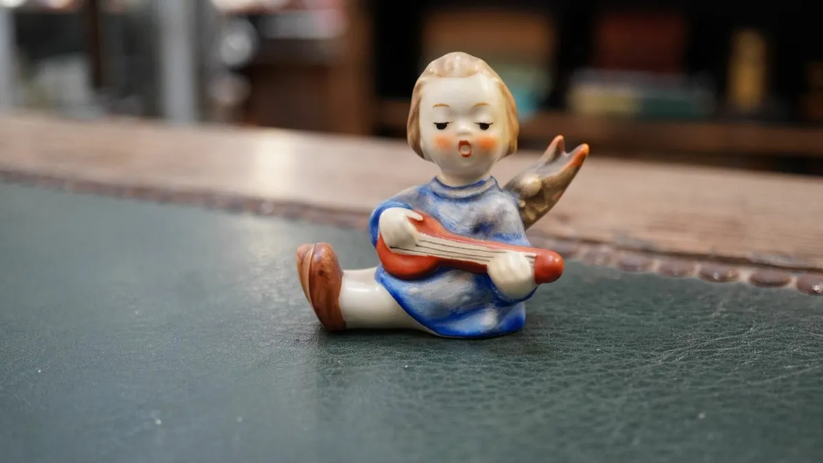 Goebel Hummel Figurine - Angel with Mandolin - Image 1