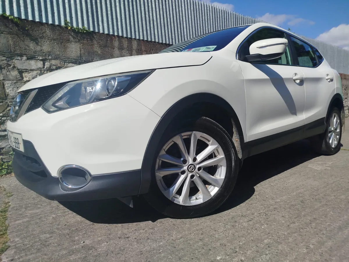 Nissan Qashqai 2014 PURE DRIVE LOW KM - Image 3