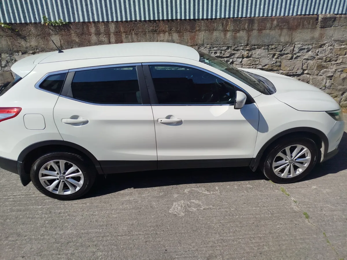 Nissan Qashqai 2014 PURE DRIVE LOW KM - Image 4