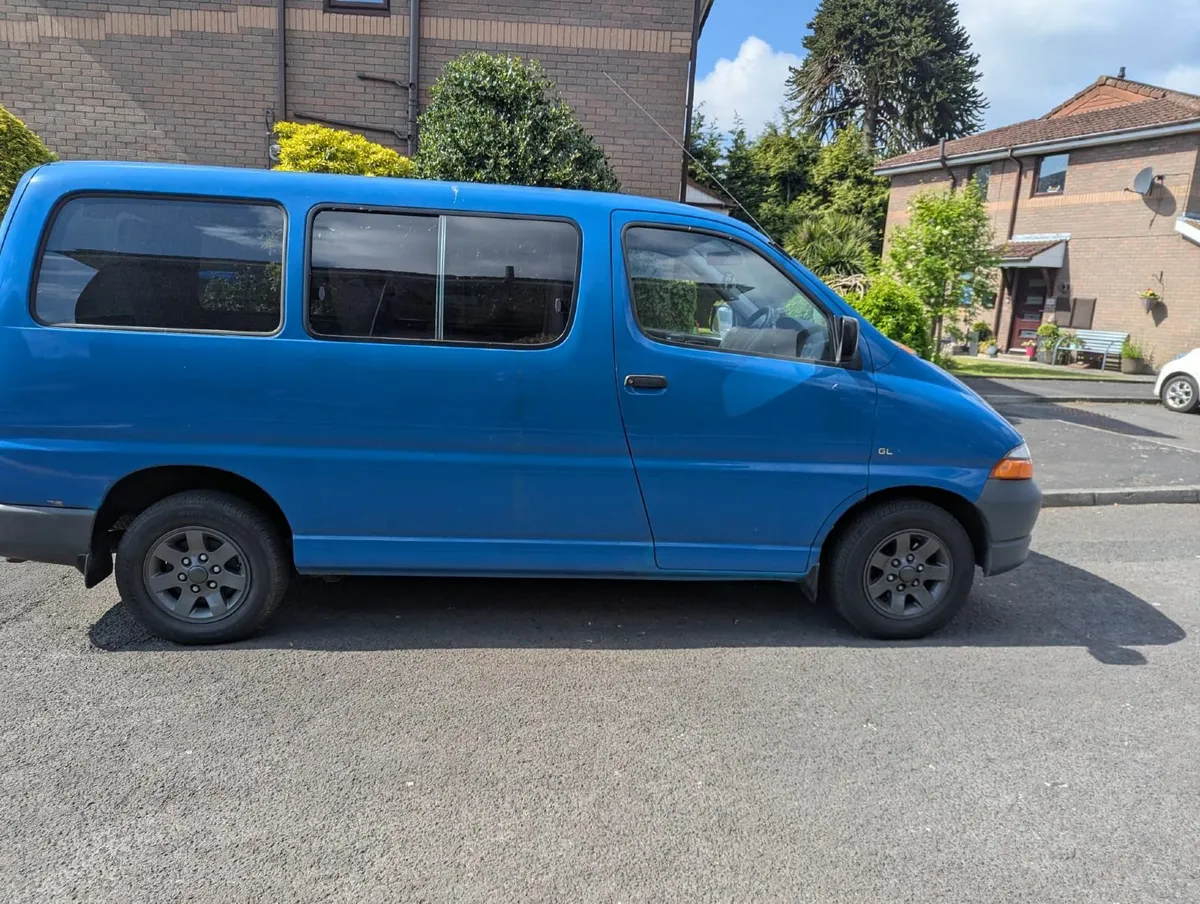 Toyota HiAce 2001 - Image 3