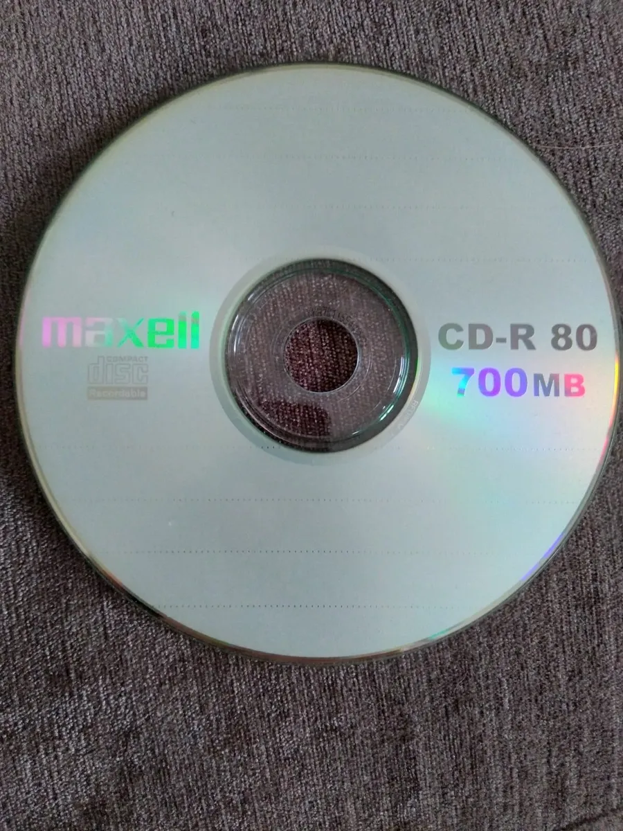 30 blank Maxell CDs - Image 3