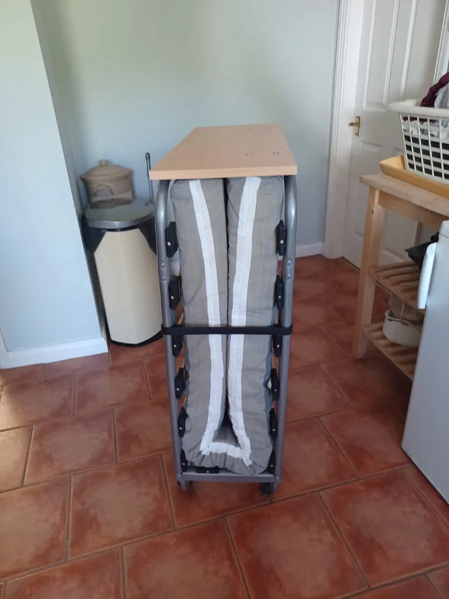Fold up bed - Image 2