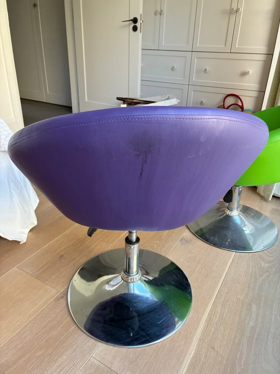 Pair of modern swivel chairs - Image 2