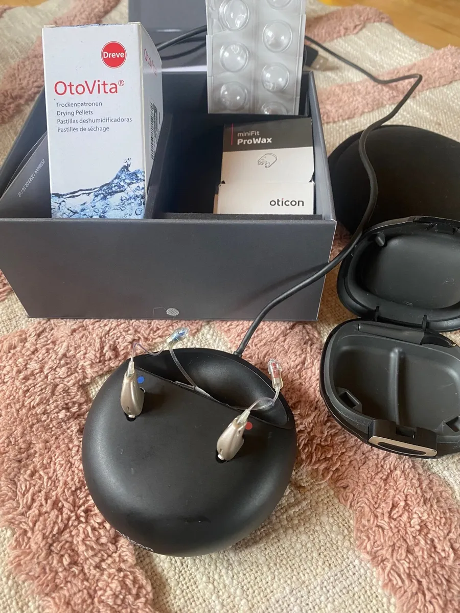 Hearing aids - Image 2