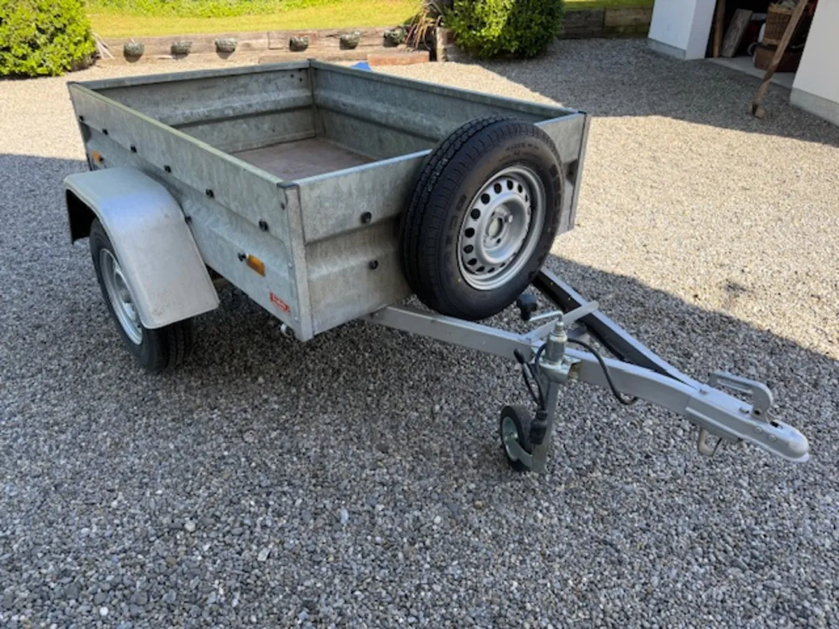 Trailer - Image 1