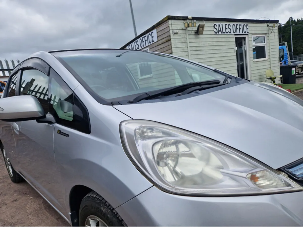 Honda Fit HYBRID 5DR AUTO - Image 2