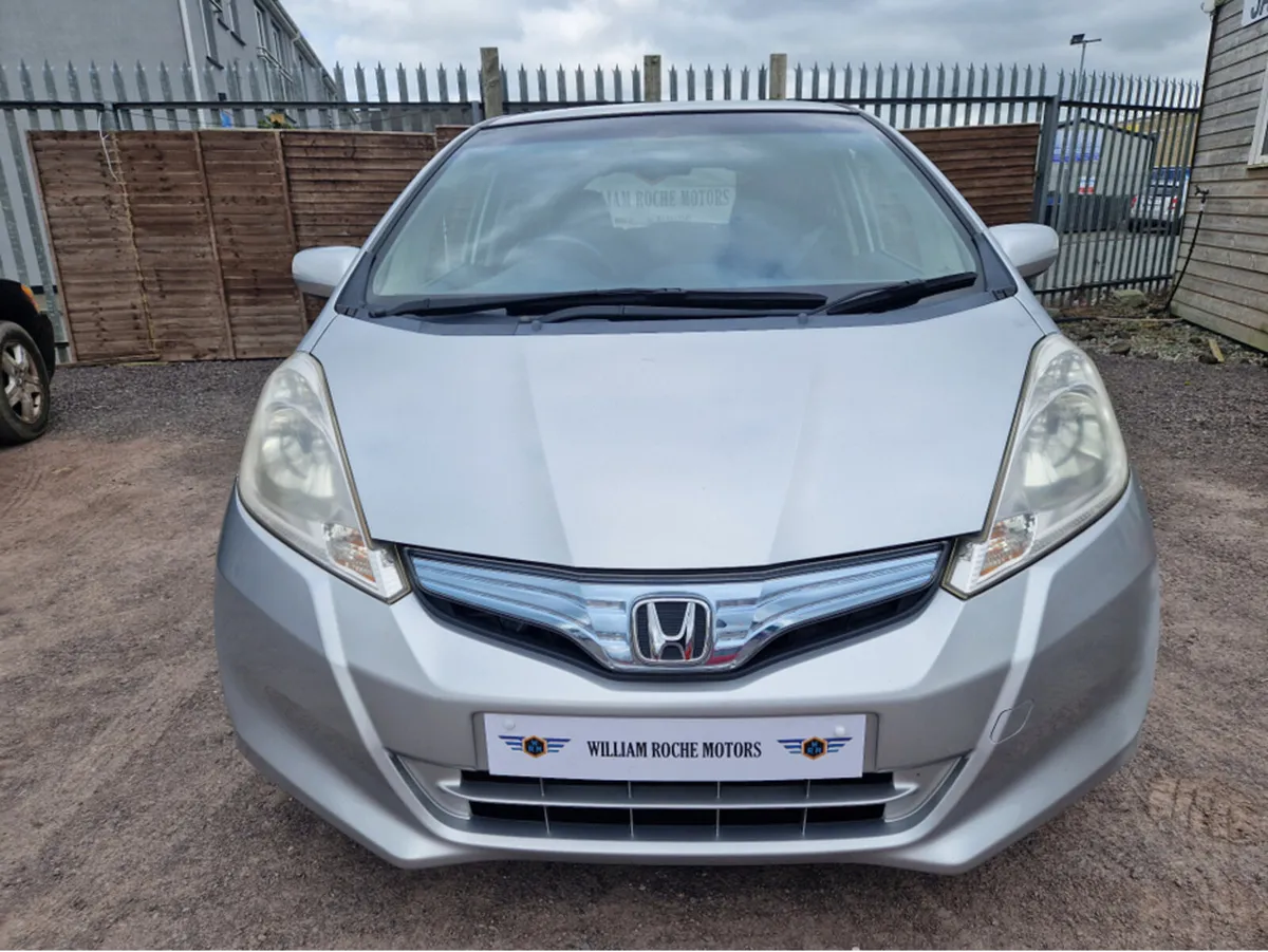 Honda Fit HYBRID 5DR AUTO - Image 3