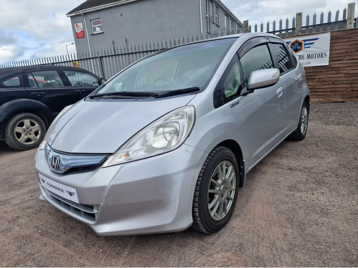 Honda Fit HYBRID 5DR AUTO - Image 4
