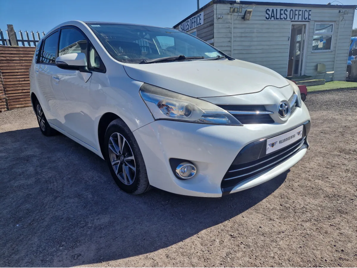 Toyota Verso 2.0 D-4D LUNA SKYVIEW 4DR - Image 1
