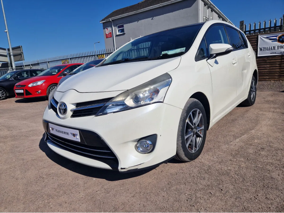 Toyota Verso 2.0 D-4D LUNA SKYVIEW 4DR - Image 4