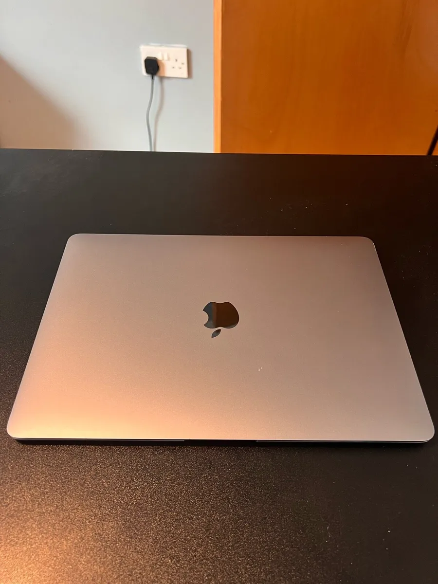 MacBook Air 13” Space Grey 2020 - Image 4