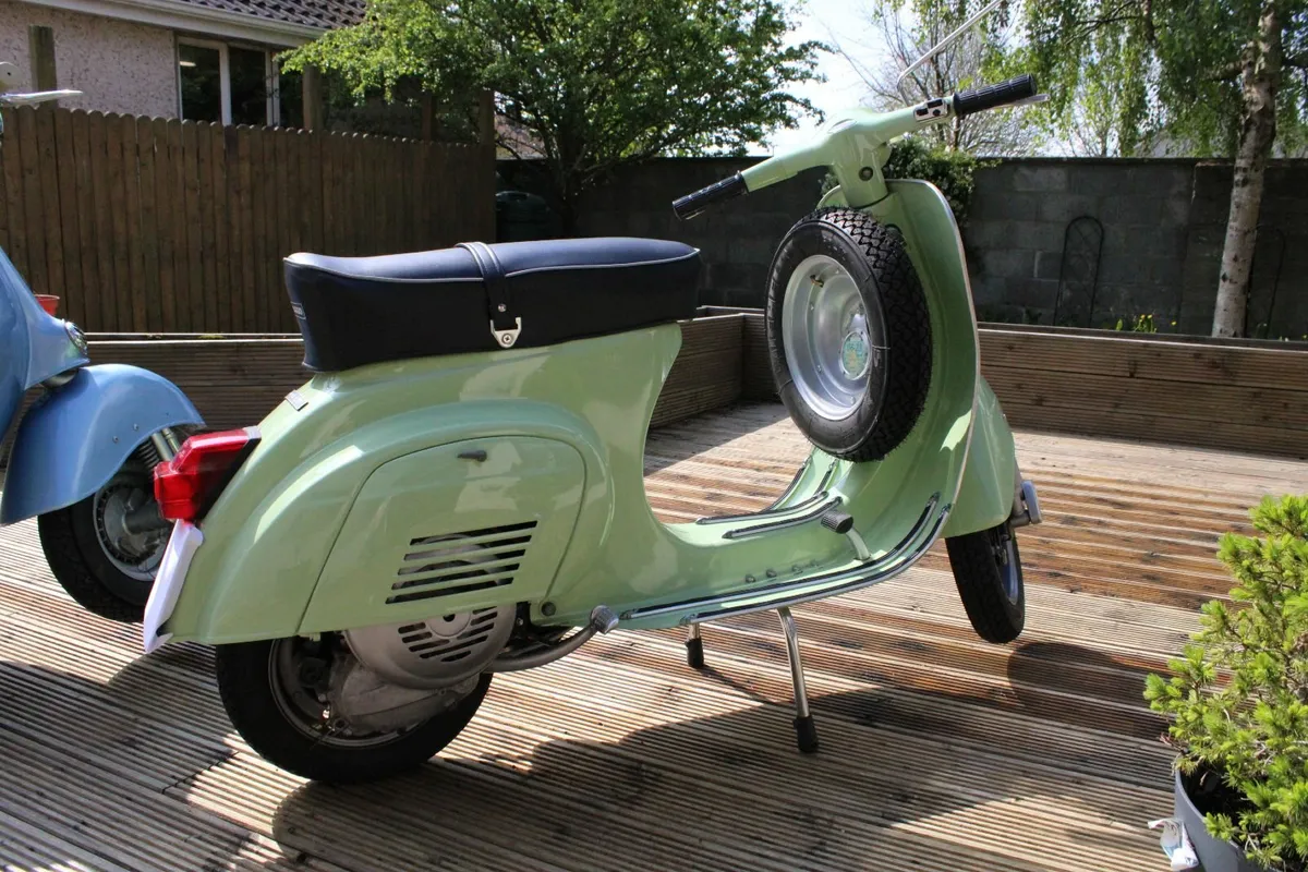Vespa 100  1981 - Image 1