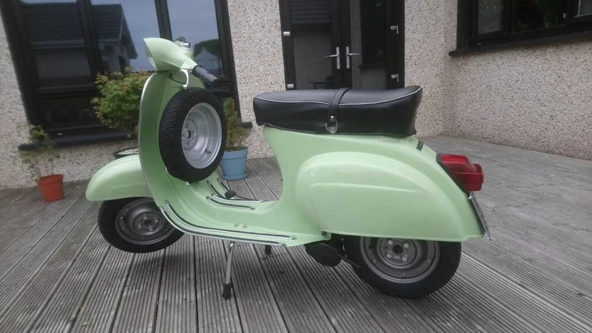 Vespa 100  1981 - Image 2