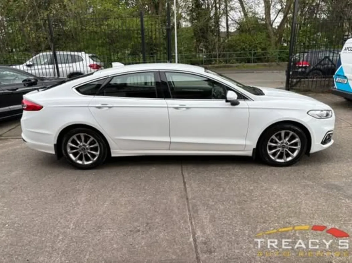 Ford Mondeo 2021 - Image 2