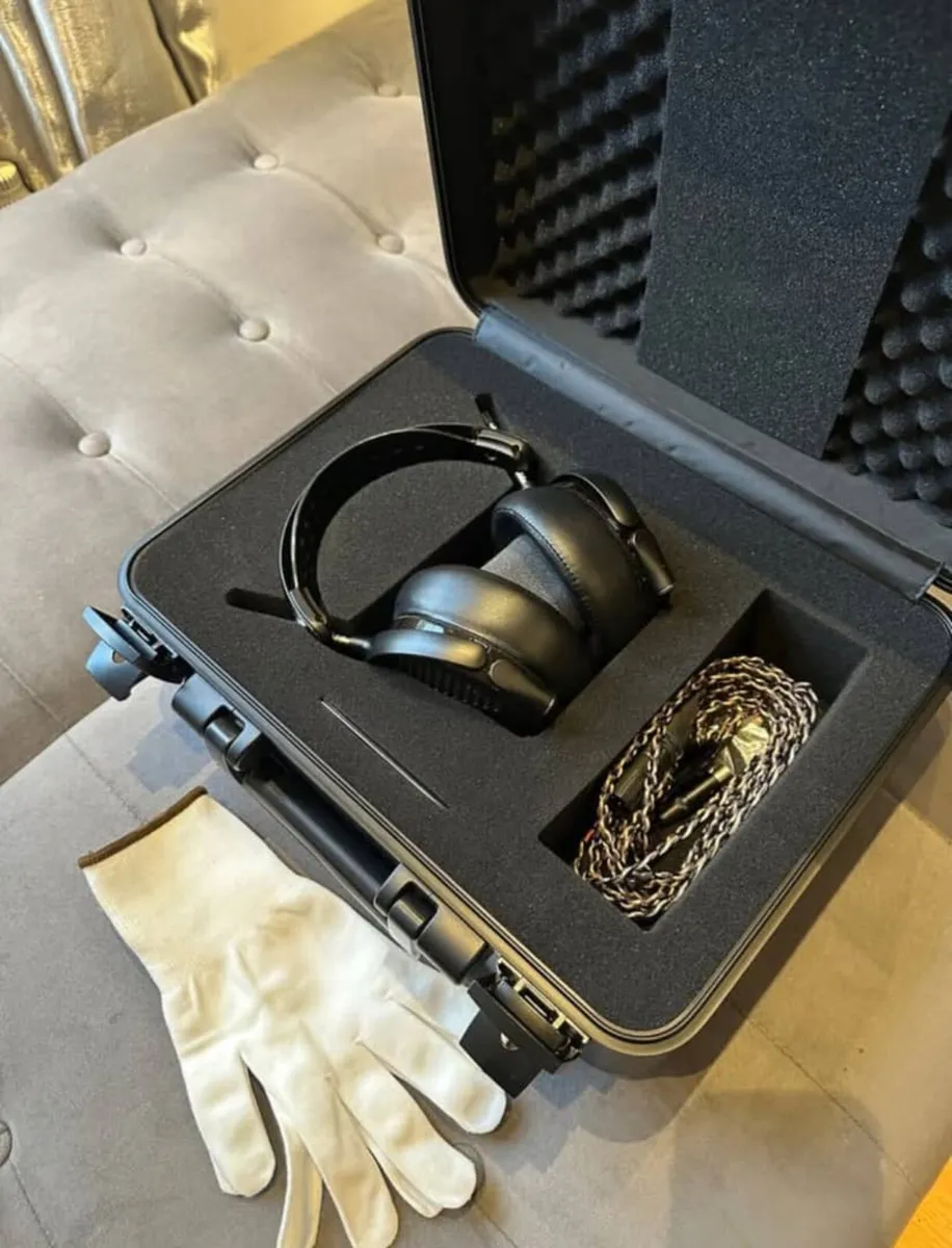 Audeze LCD 5 headphones - Image 1