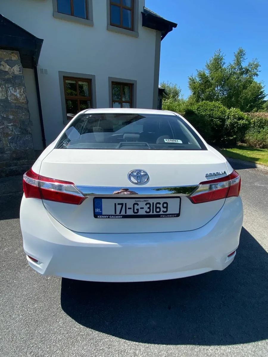 Toyota Corolla 2017 - Image 2