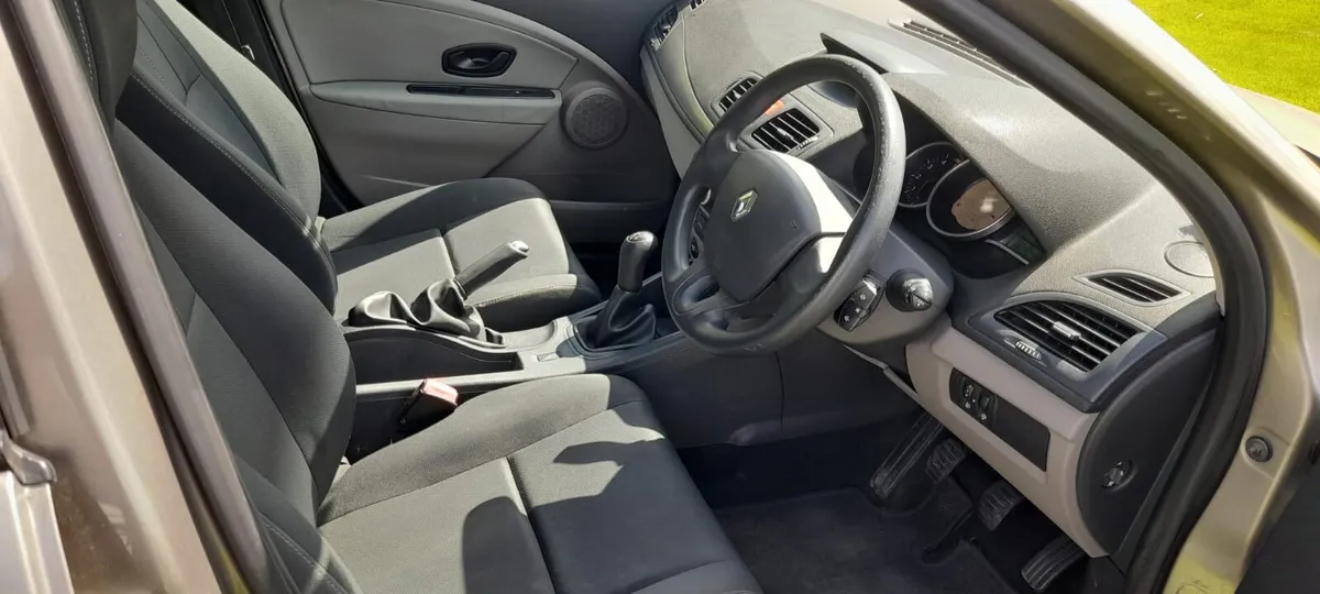 Renault Megane 2012 very low km - Image 4